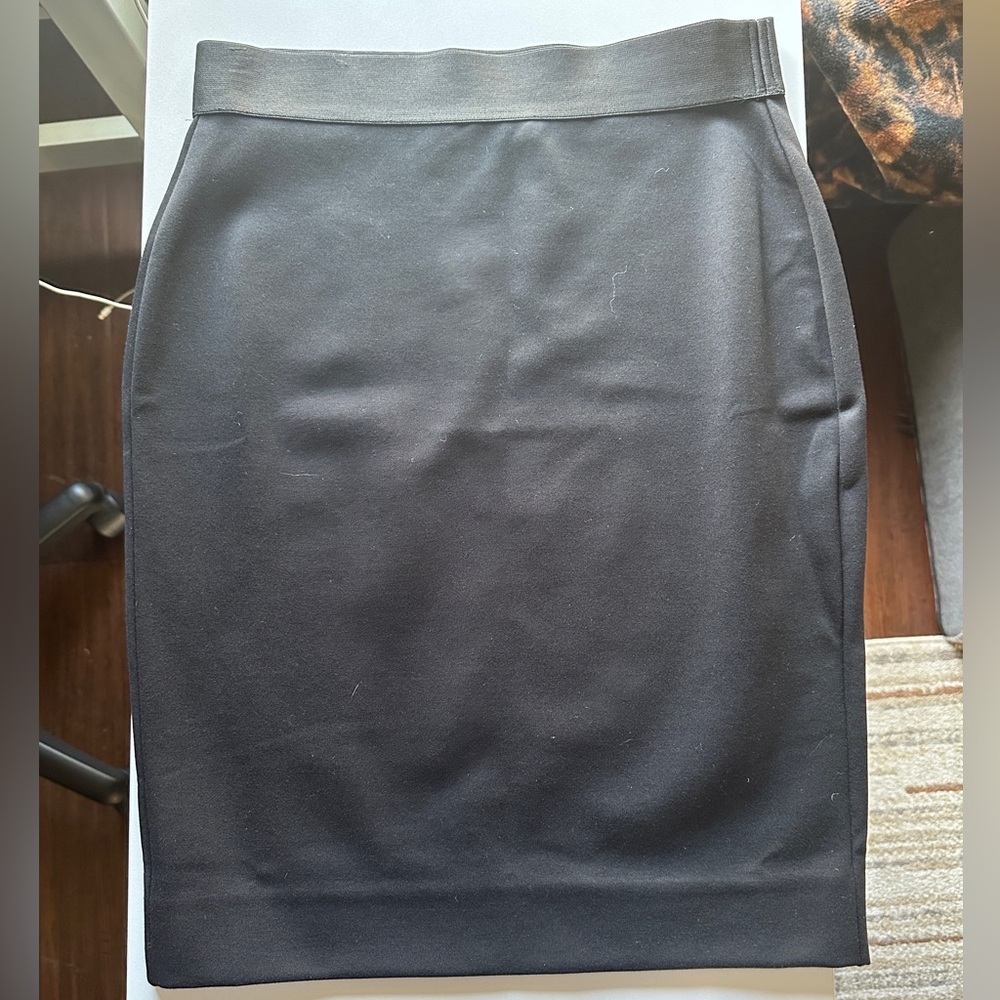 Everlane black skirt 
Size Small